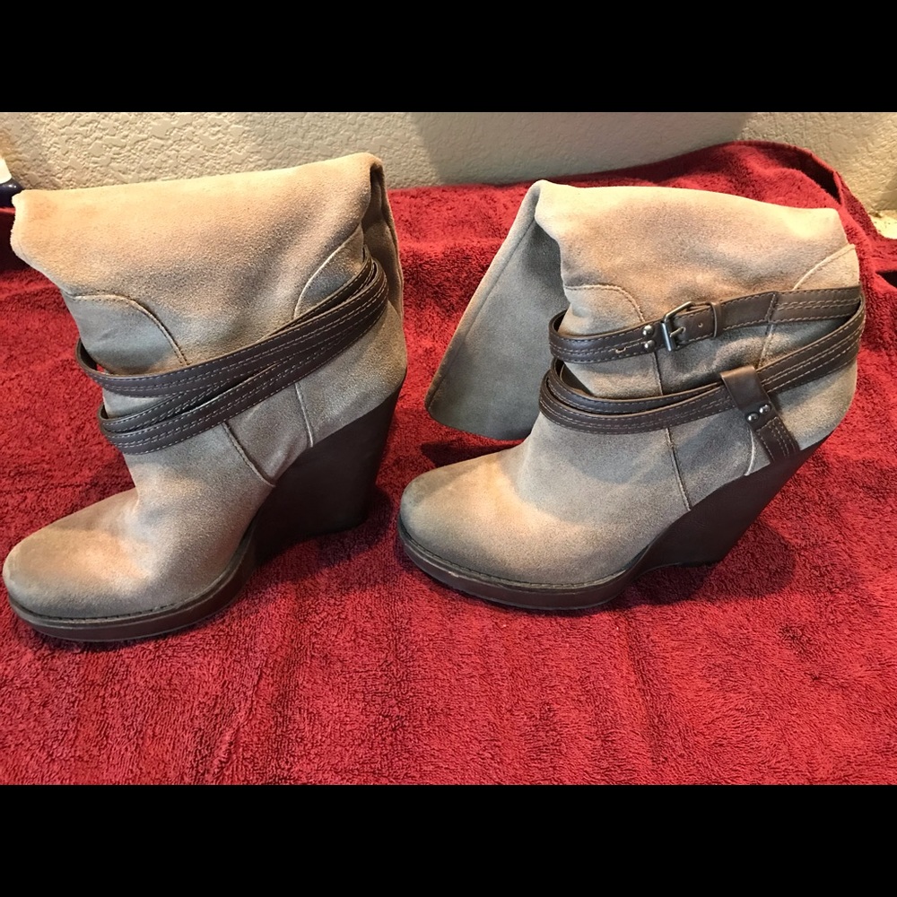 Suede boots